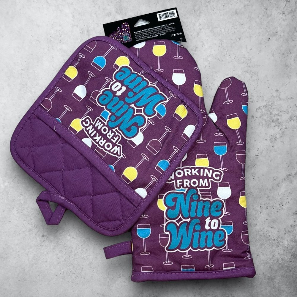 Living Royal Oven Mitt and Pot Holder "Working From Nine to Wine" Gift Set